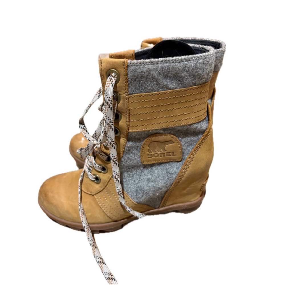 Sorel Women’s Tan and Gray Boots